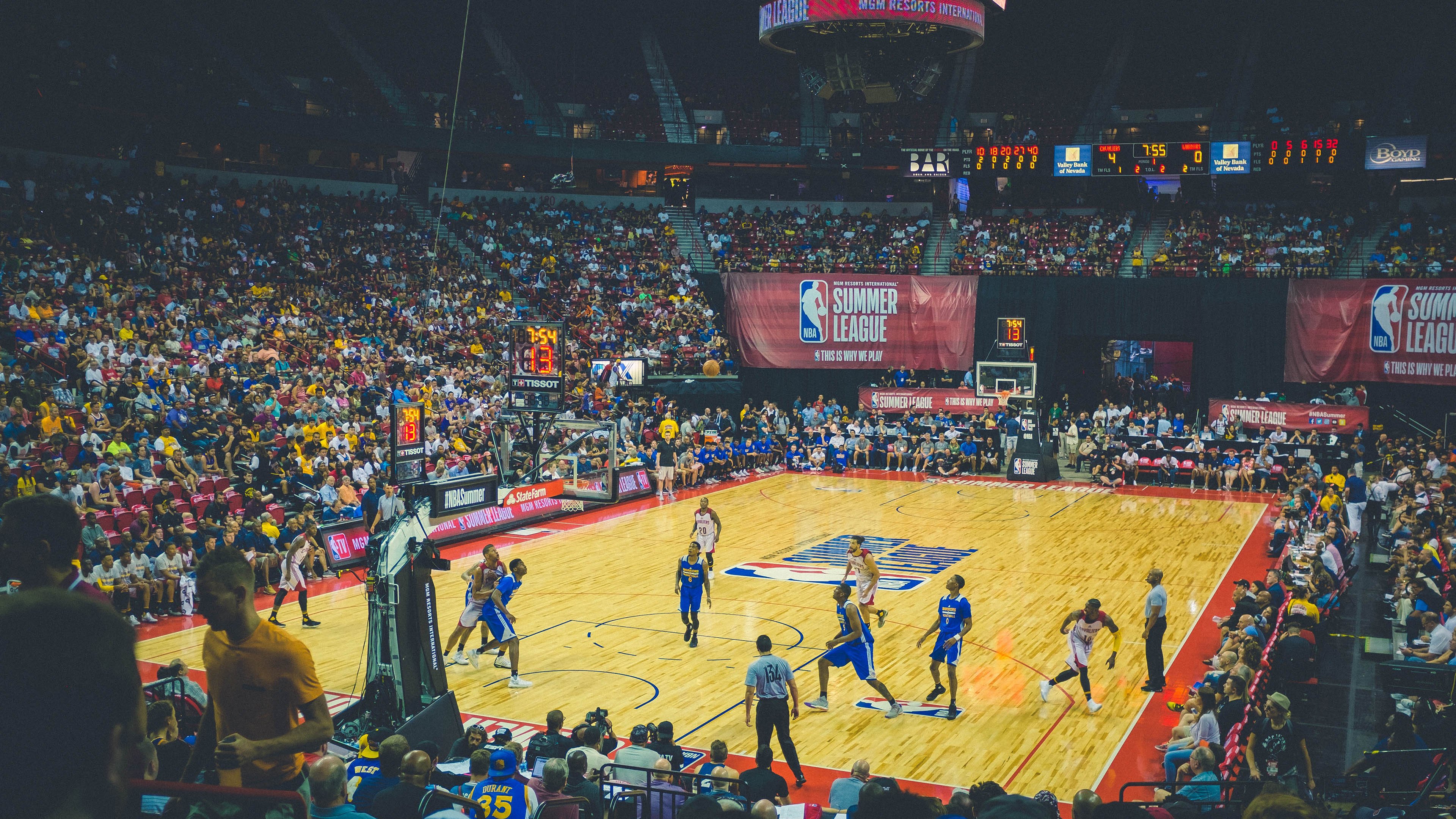 拉文表现出色,带领球队拼搏至最后一刻,拉文 acl