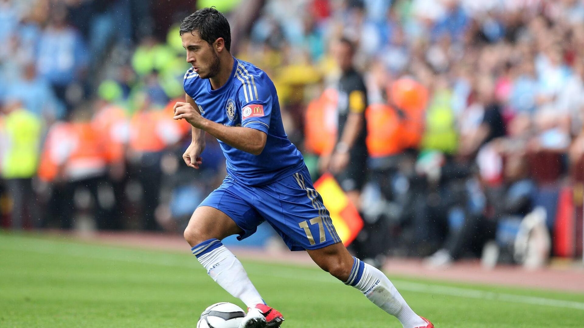 斯旺西客场取胜，连续两个客场胜利，球队浴火重生，斯旺西主场球衣