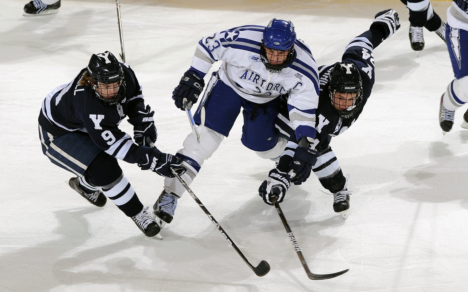牛津联传控系统日趋成熟，U球场冲击前六，牛津联球衣