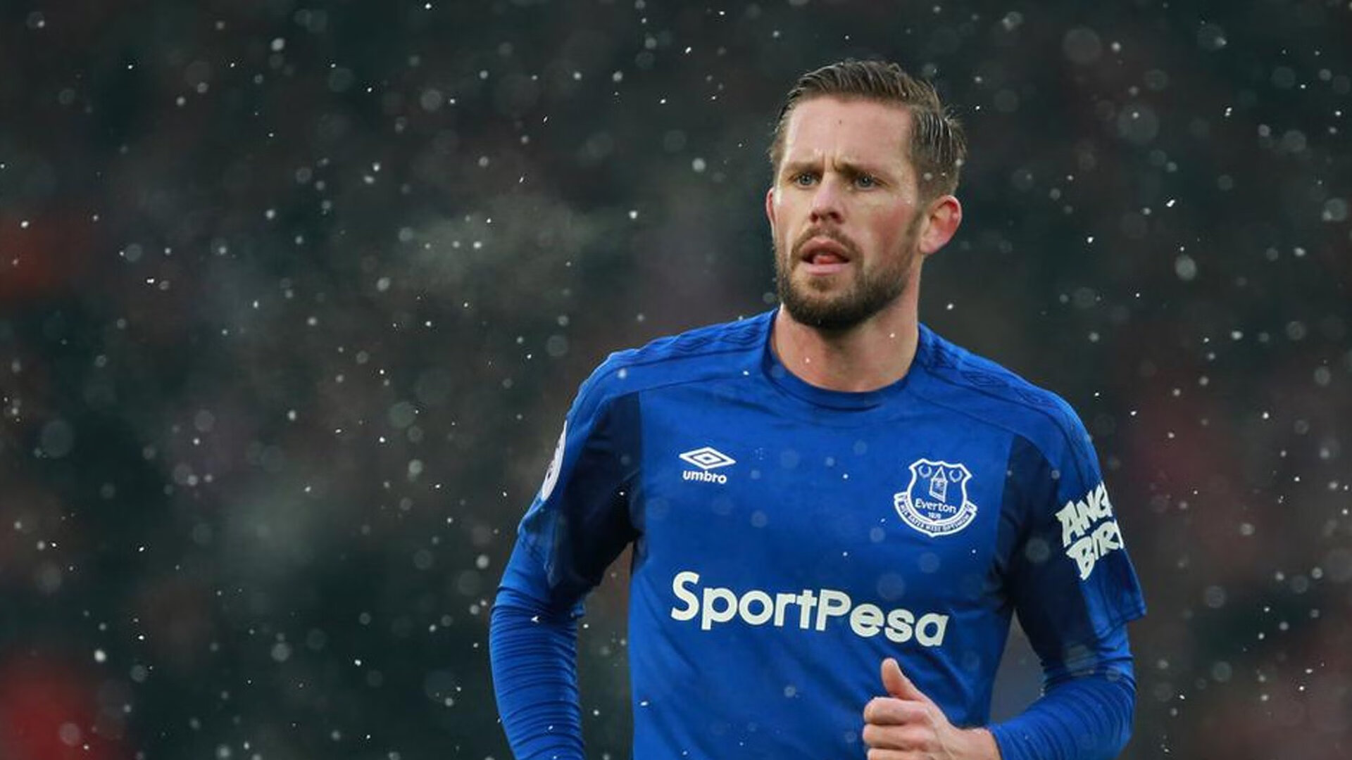 精彩比赛吸引大批观众关注,赛事声势浩大,比赛精彩上演